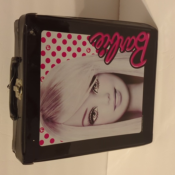 2011 Barbie Case - Picture 1 of 11